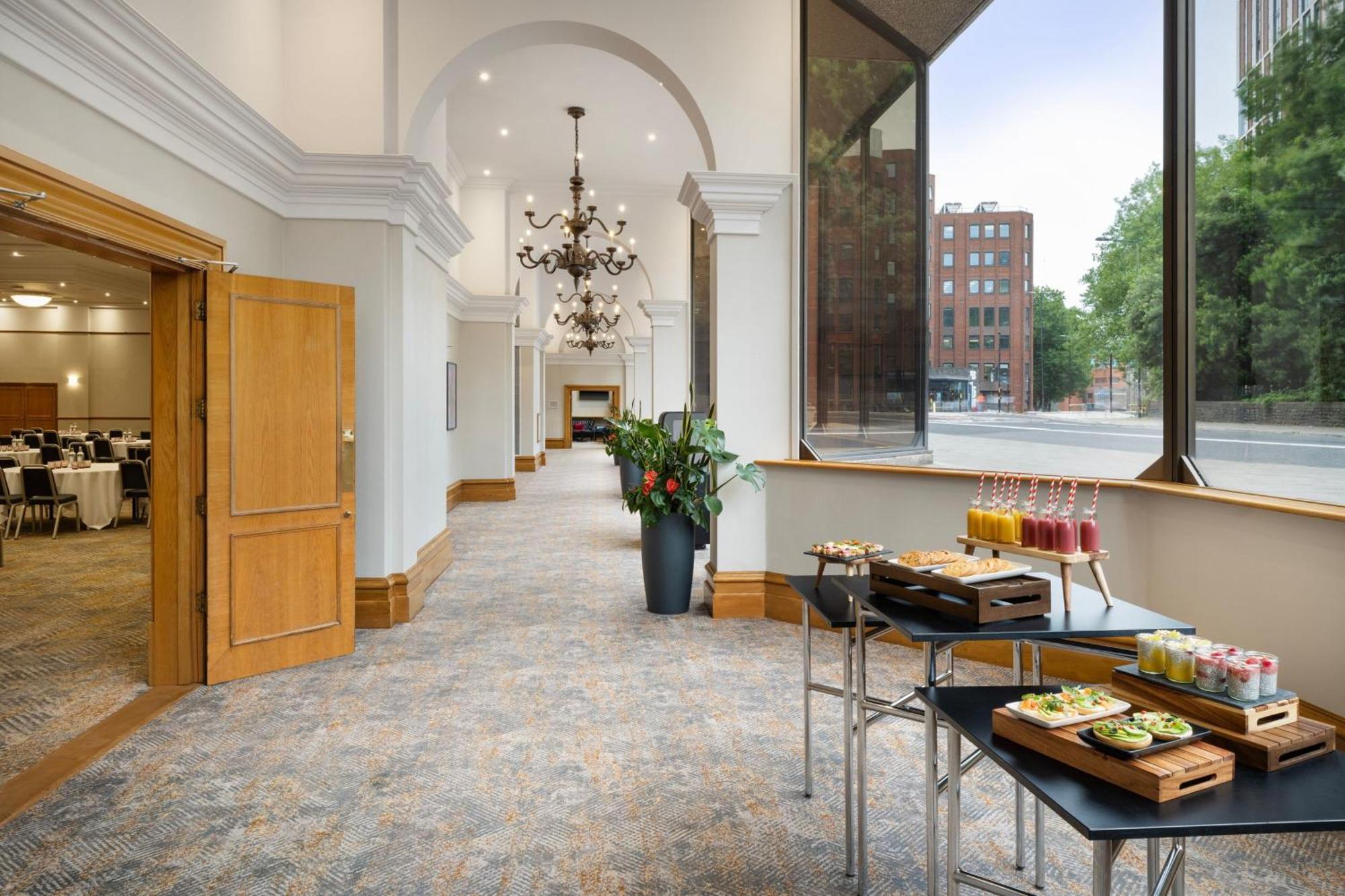 Delta Hotels By Marriott Bristol City Centre Экстерьер фото