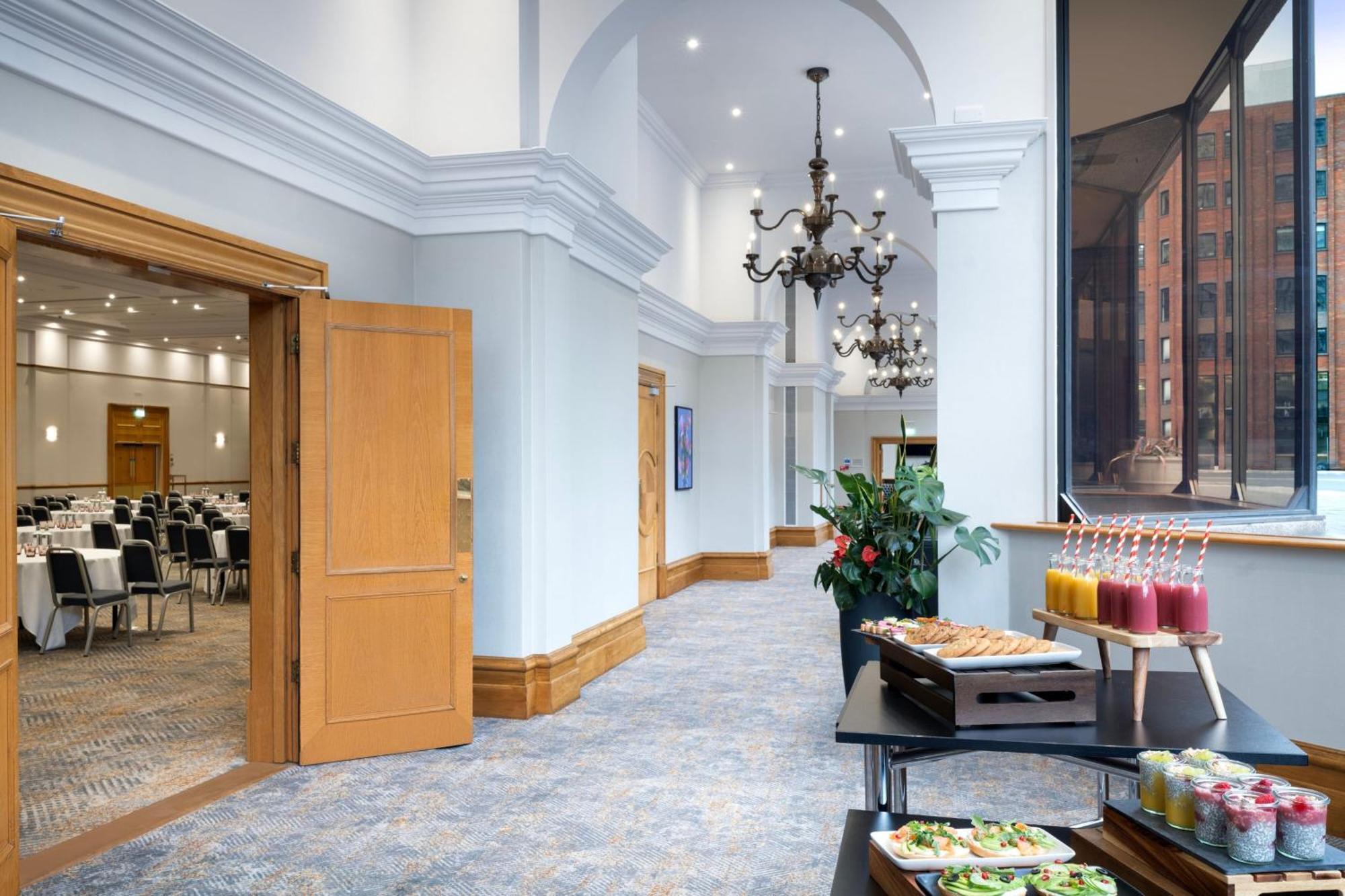 Delta Hotels By Marriott Bristol City Centre Экстерьер фото